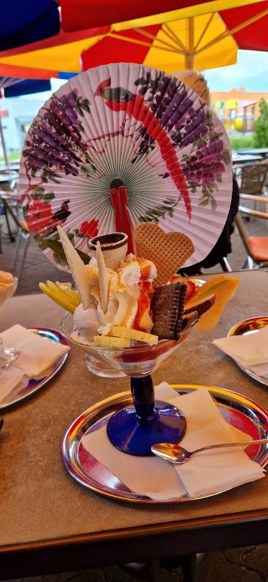 Exotischer Früchte Becher Mit Eierlikör