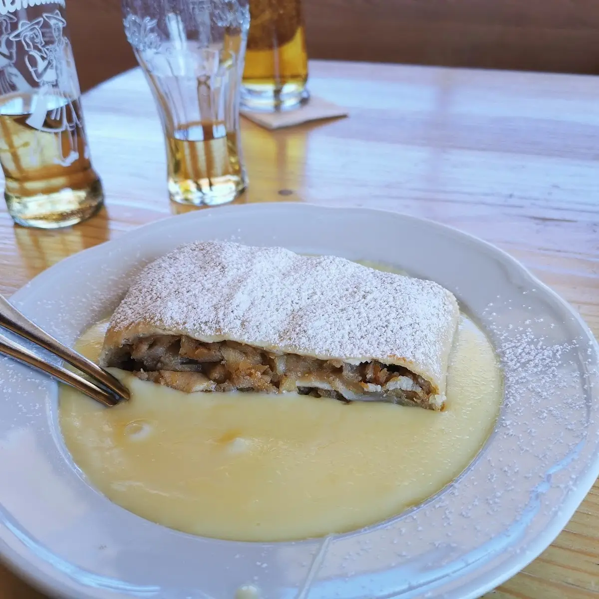 Apfelstrudel Mit Vanillesoße