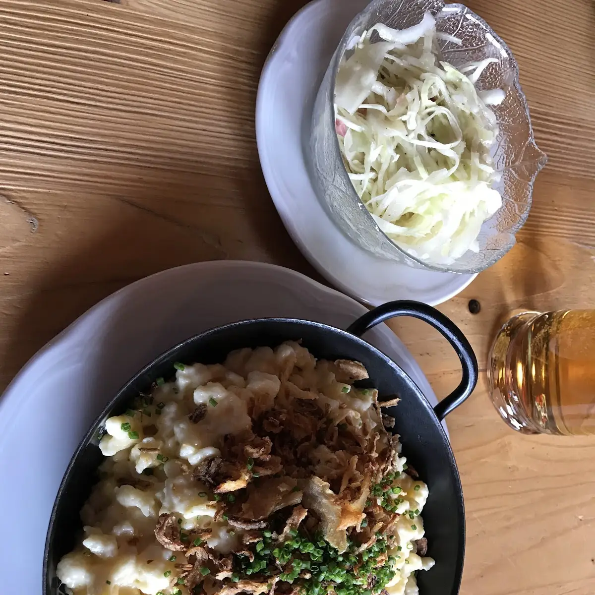 Käse Spätzle Mit Dazugehörigen Beilagensalat