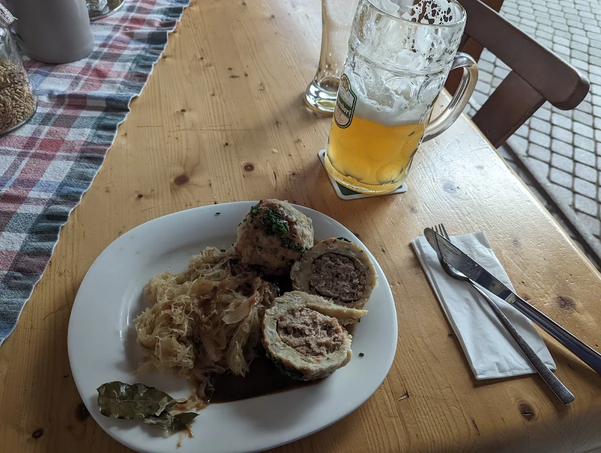 Hascheeknödel Mit Sauerkraut
