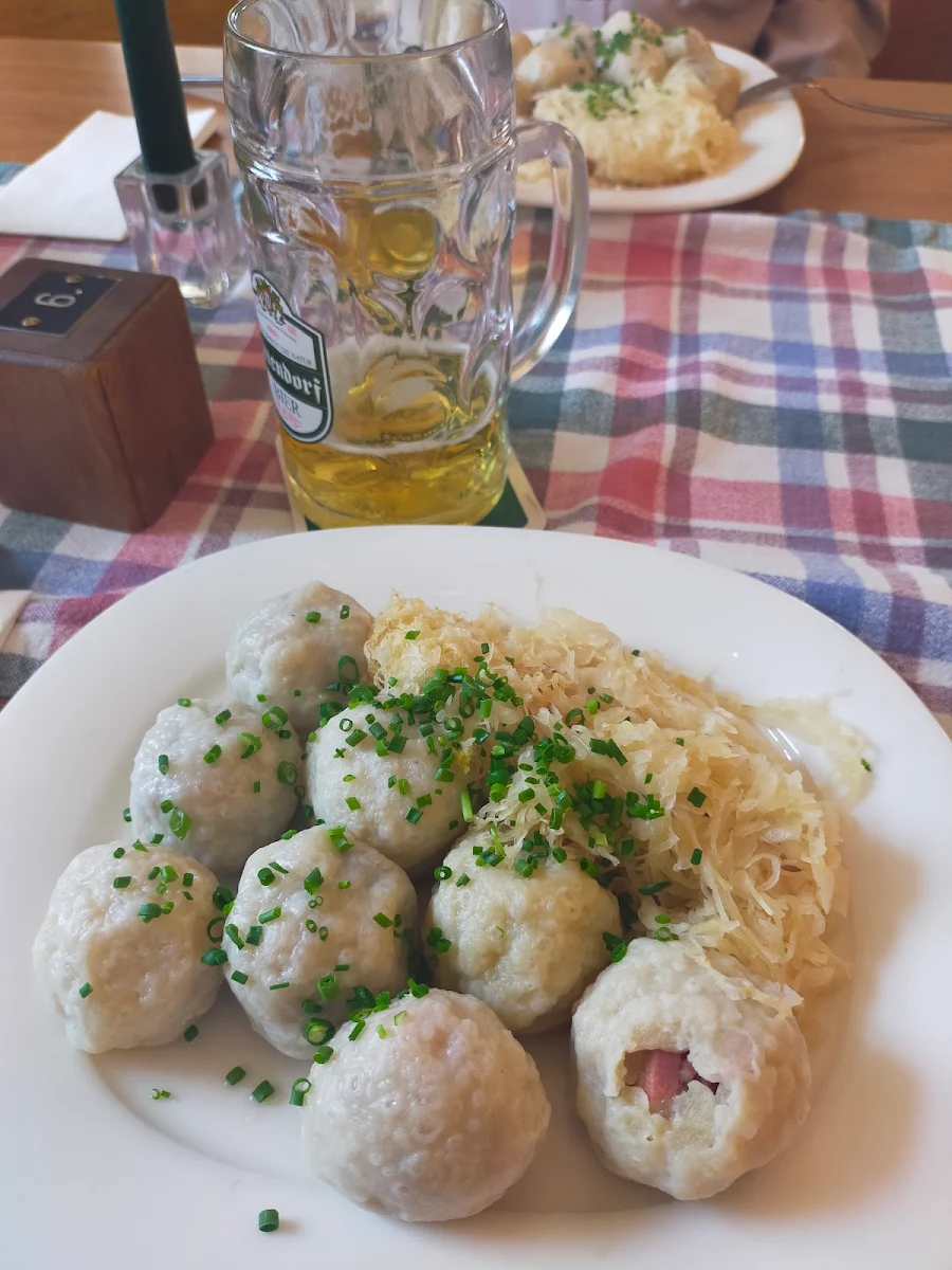 Innviertlet Knödel Mit Sauerkraut