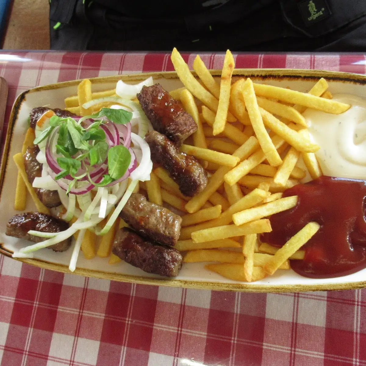 Cevapcici Mit Pommes