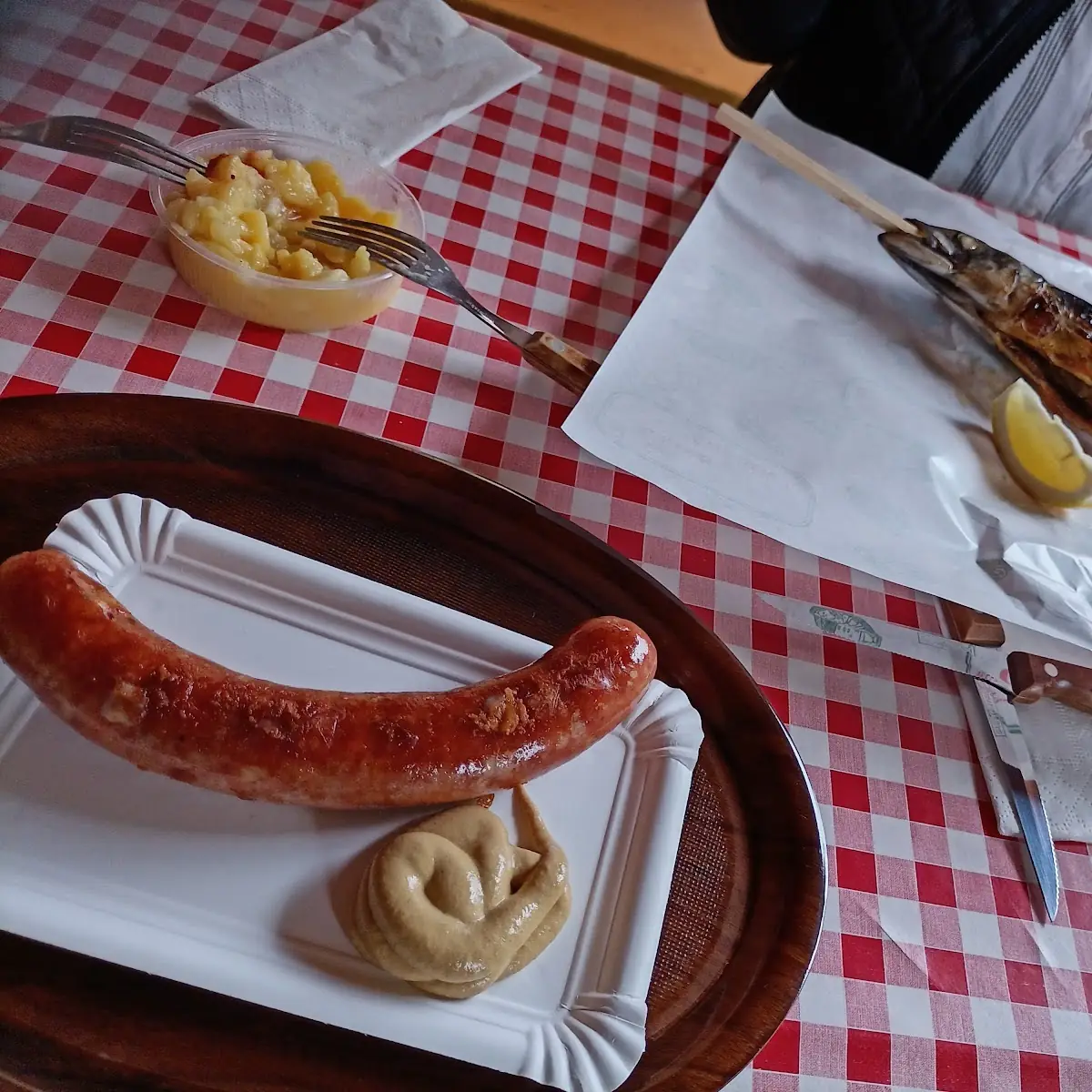 Käsekrainer Und Steckerlfisch