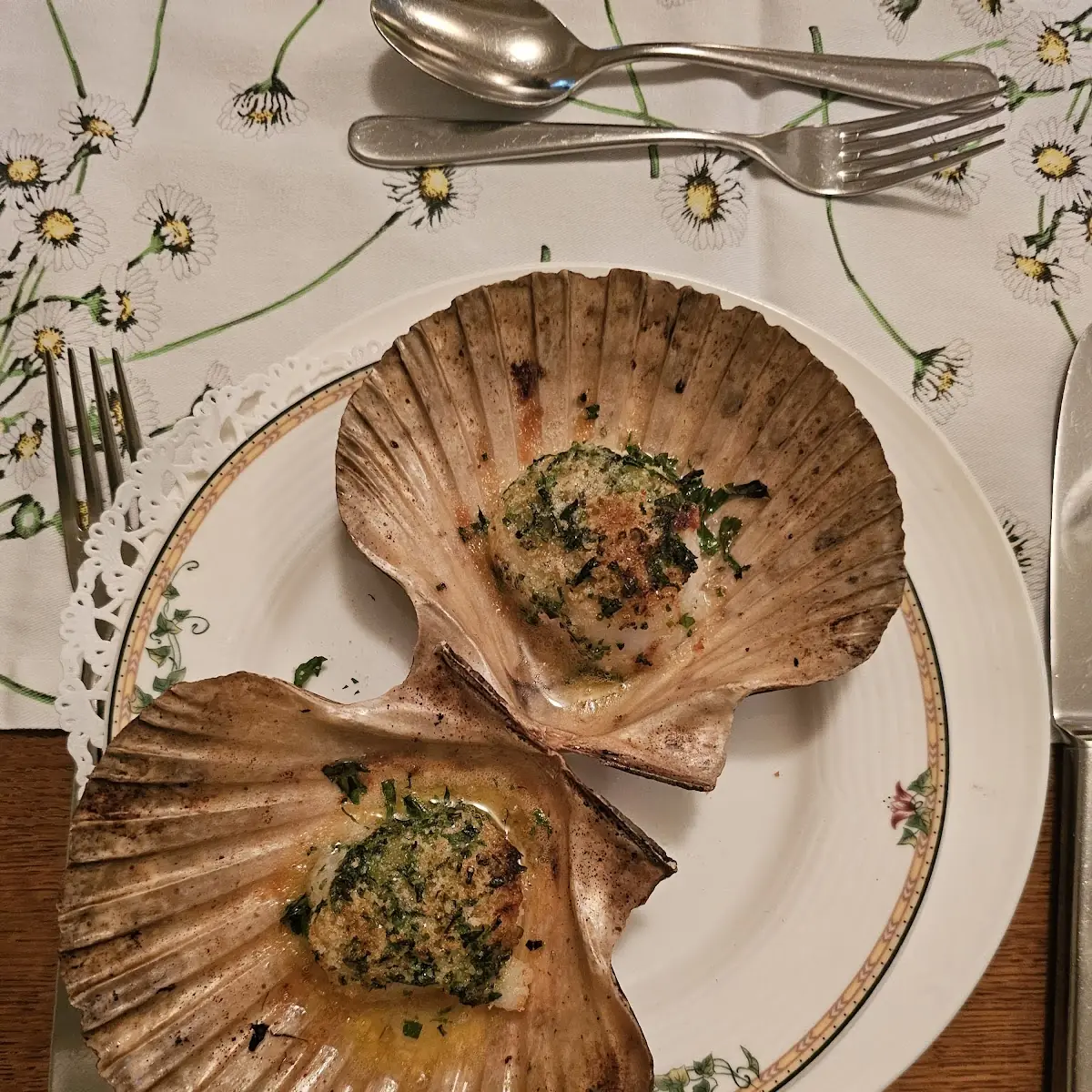 Jakobsmuscheln Mit Kräutern Überbacken