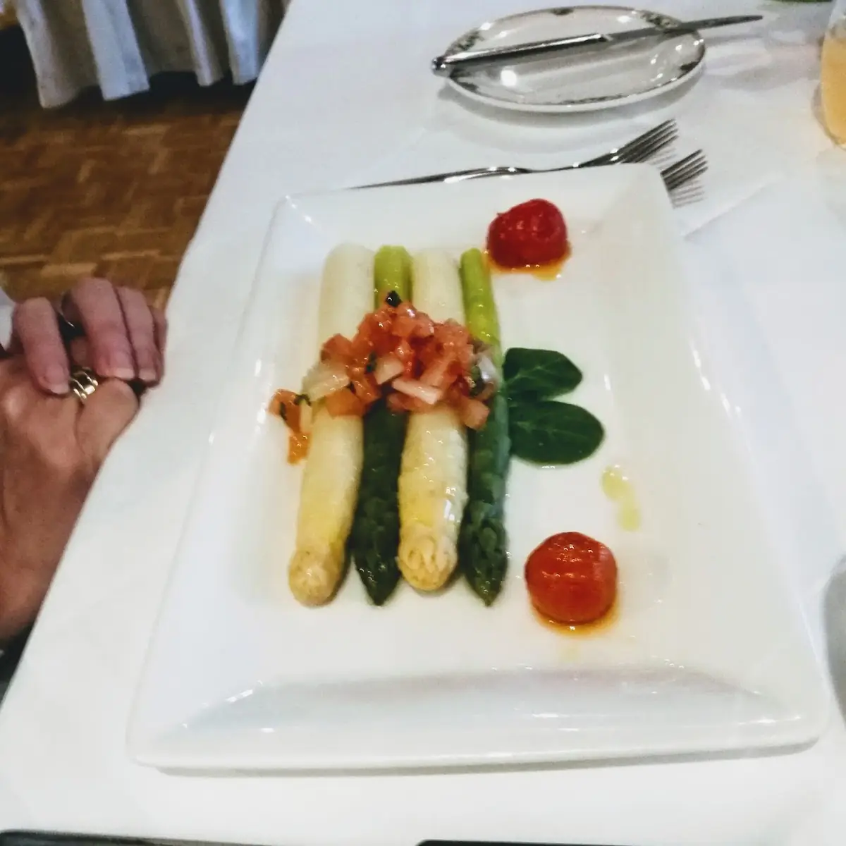 Spargel Mit Tomaten
