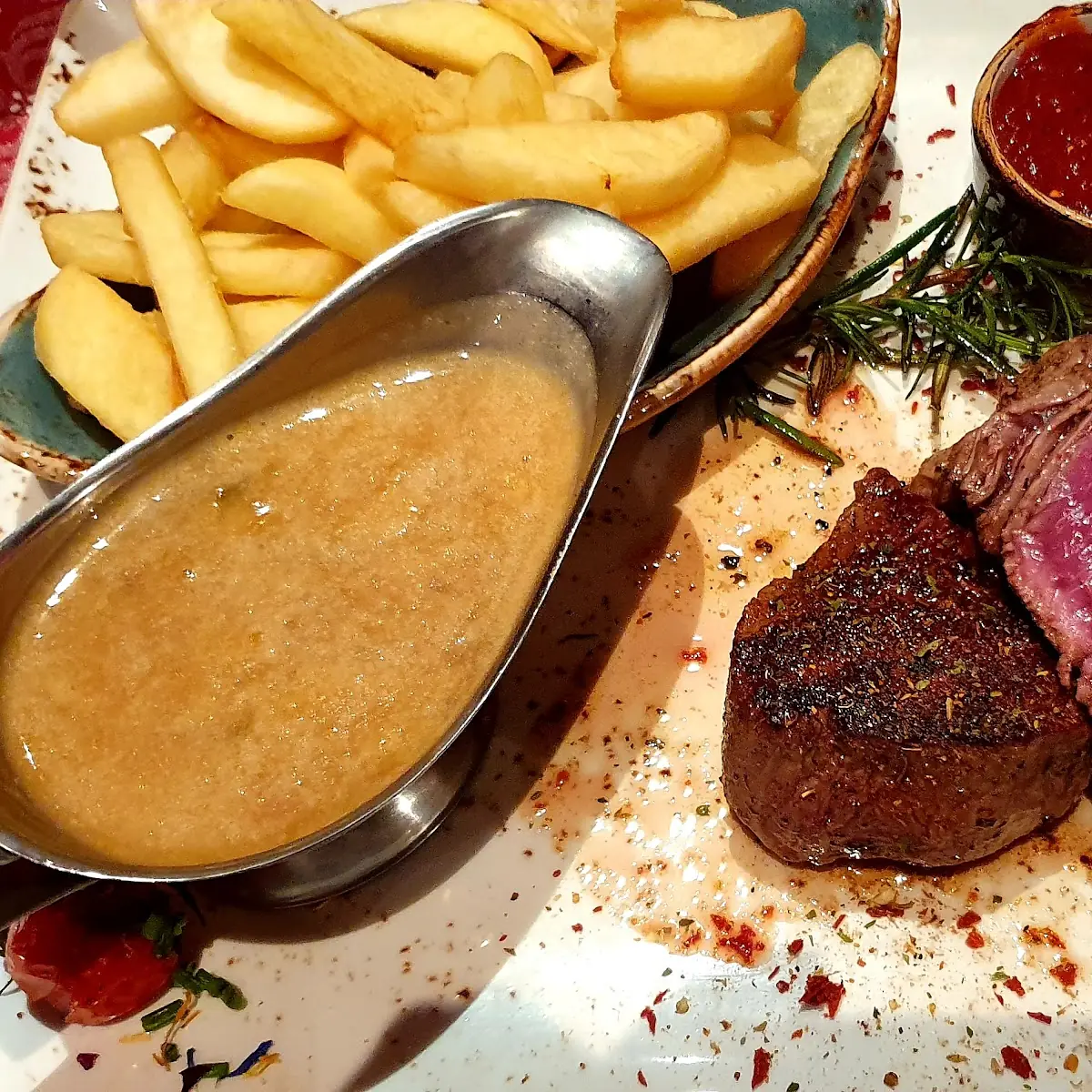 Pommes Und Pfeffersauce