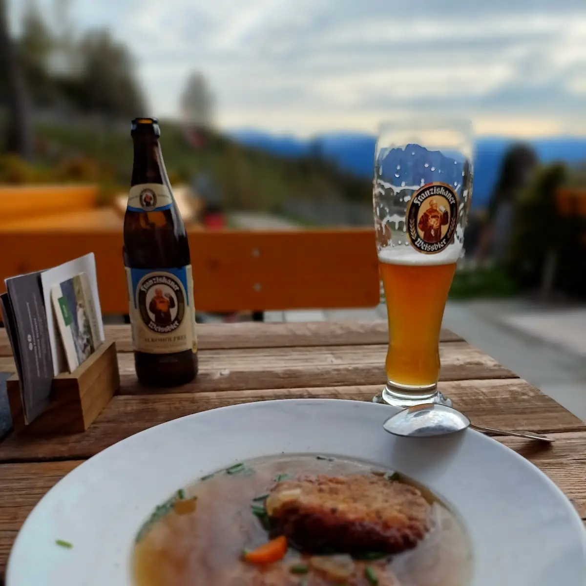 Suppe Mit Kaspressknödel