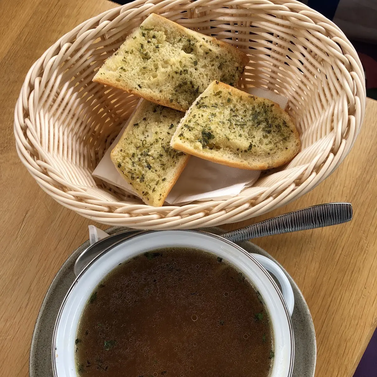 Suppe Mit Knoblauchbrot