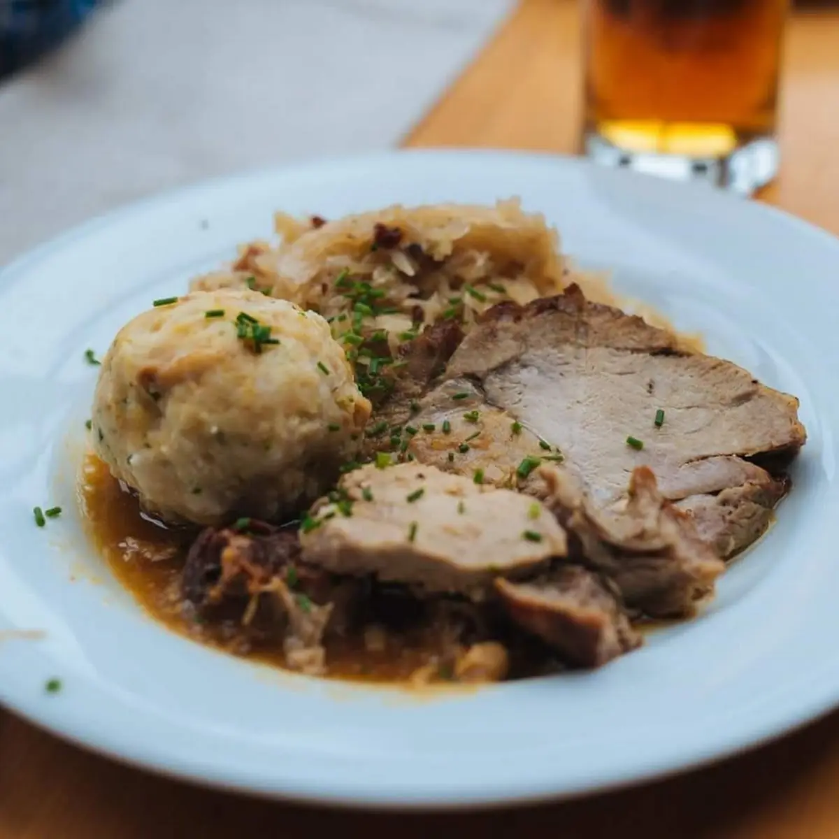 Schweinsbraten Mit Knödel Und Kraut