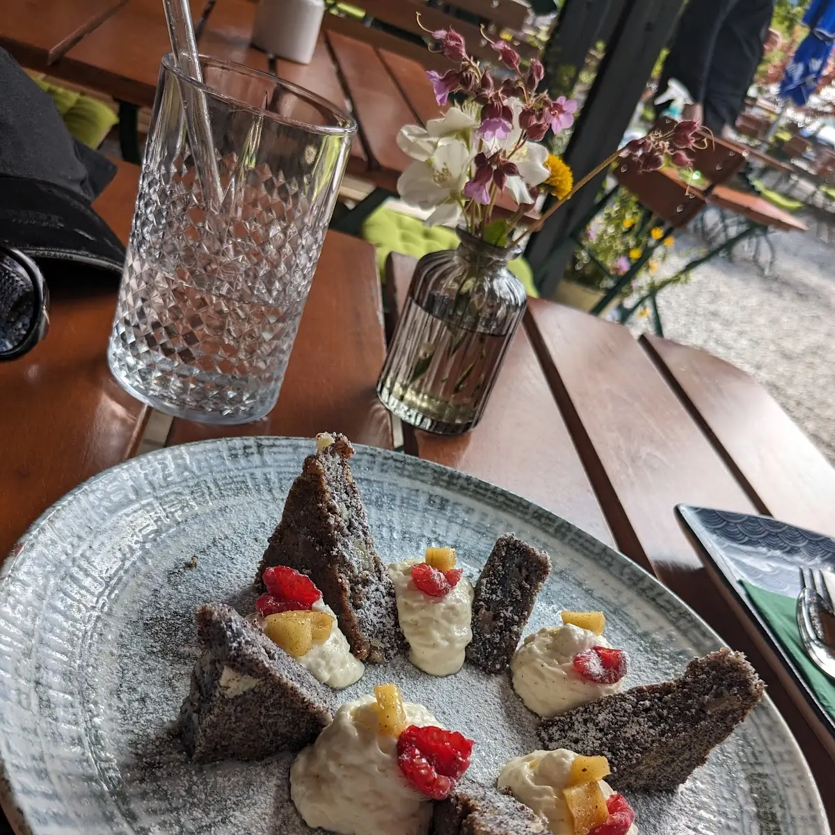 Mohnkuchen Mit Vanilleschaum