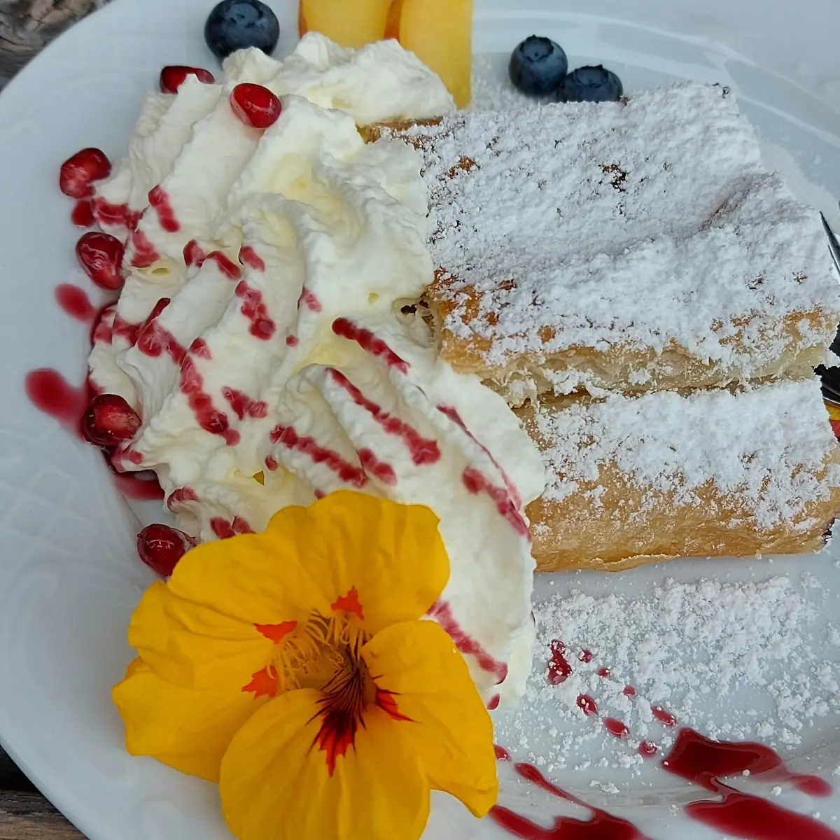 Heidelbeer-topfenstrudel