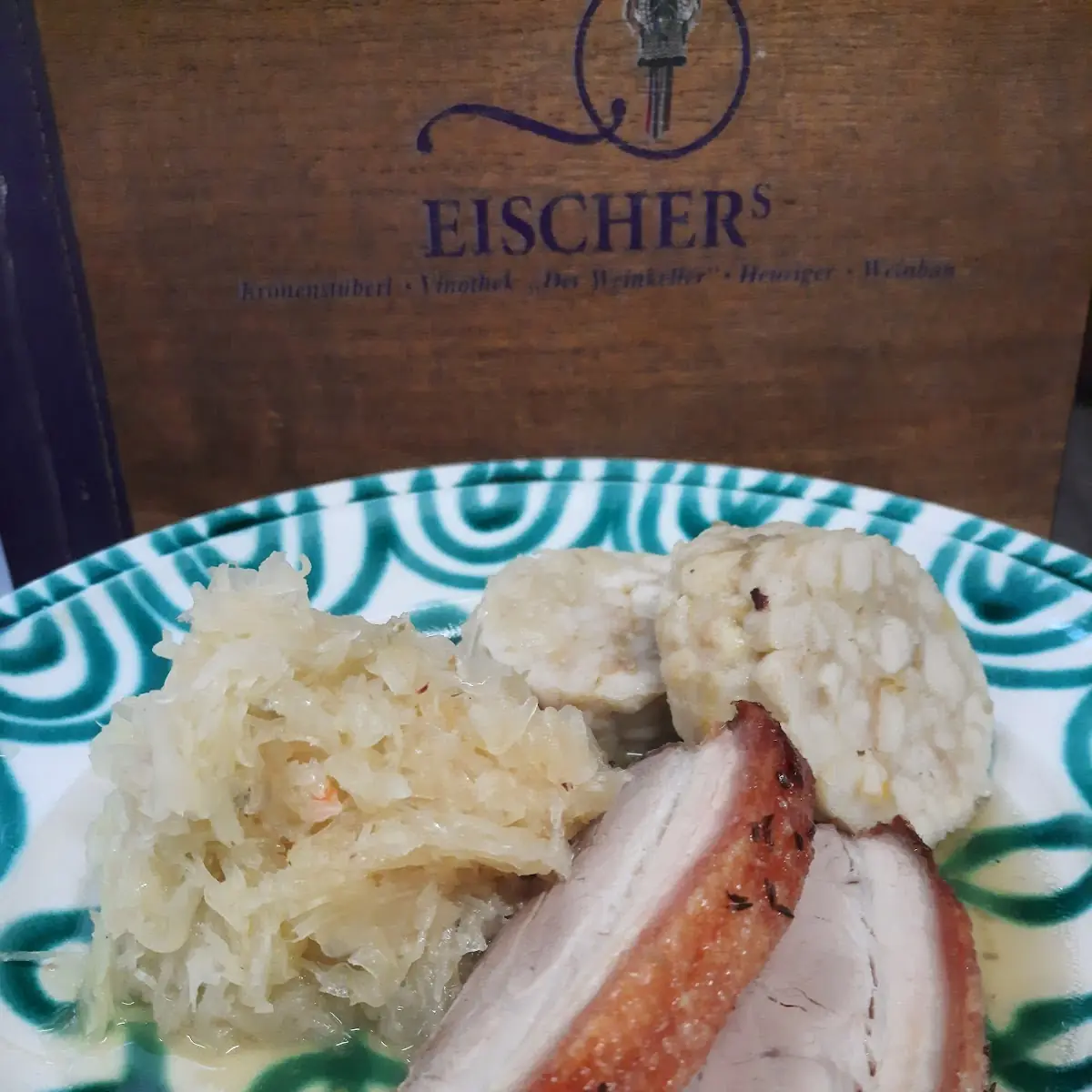 Eischer's Schweinsbratl Mit Kraut Und Knödel