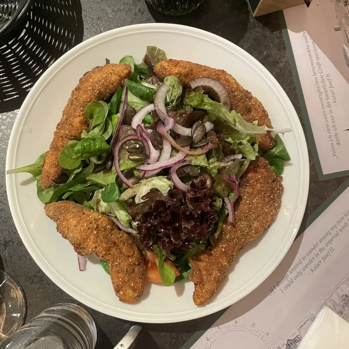 Bsckhendl Mit Salat, Gasthaus ZUM KAISER