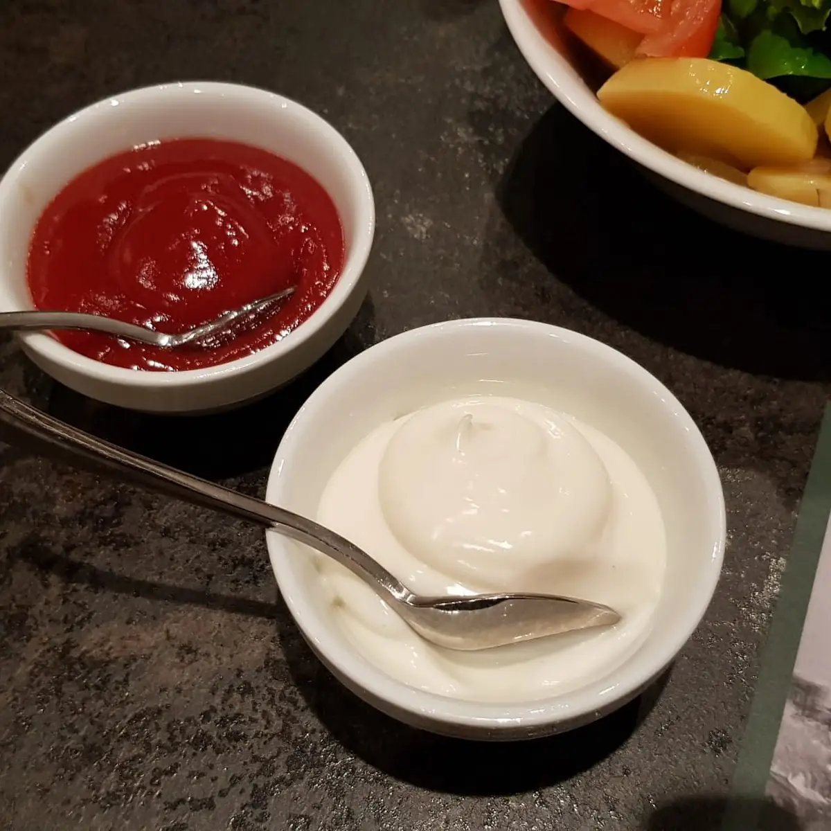 Ketchup Mayo, Gasthaus ZUM KAISER