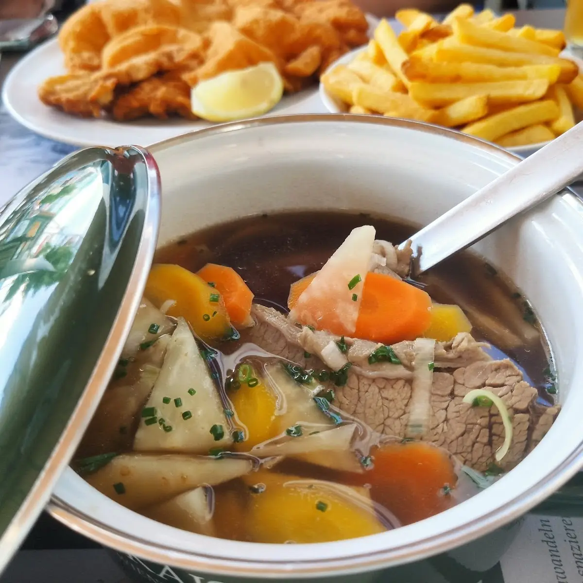 Kräftige Rindsuppe Vom Tafelspitz, Gasthaus ZUM KAISER