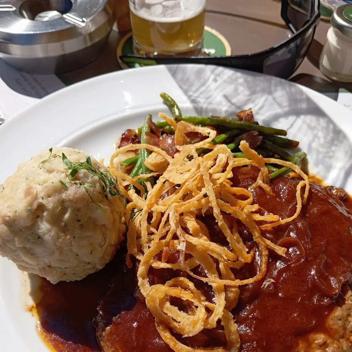 Zwiebelrostbraten Mit Semmelknödel, Gasthaus ZUM KAISER