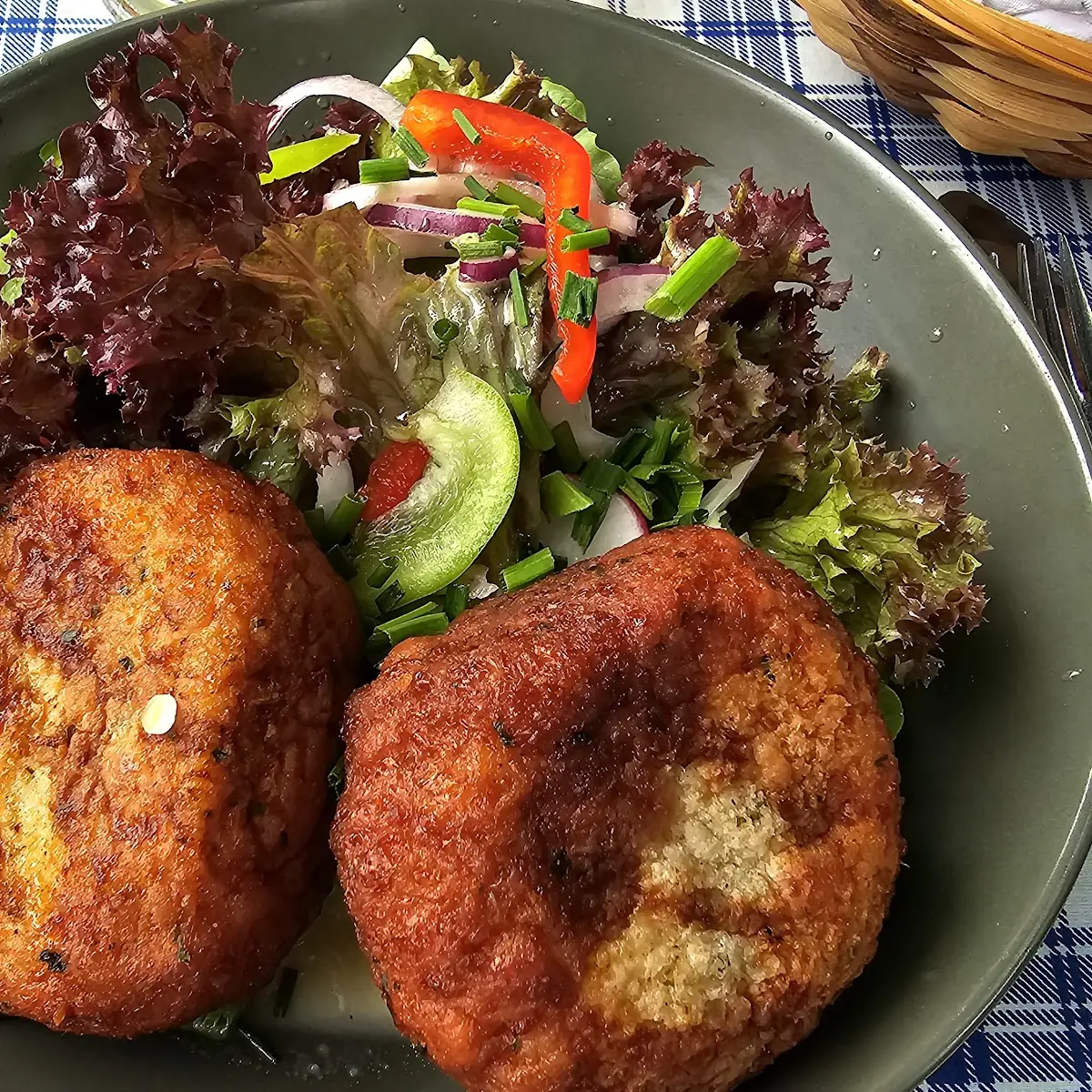 Kaspressknödel Mit Salat