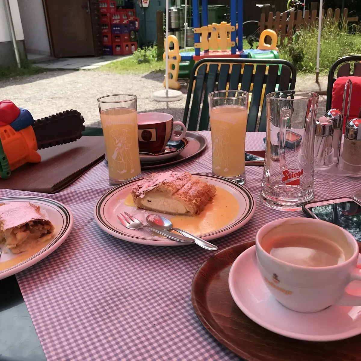 Topfen- Und Apfelstrudel Mit Vanillesoße