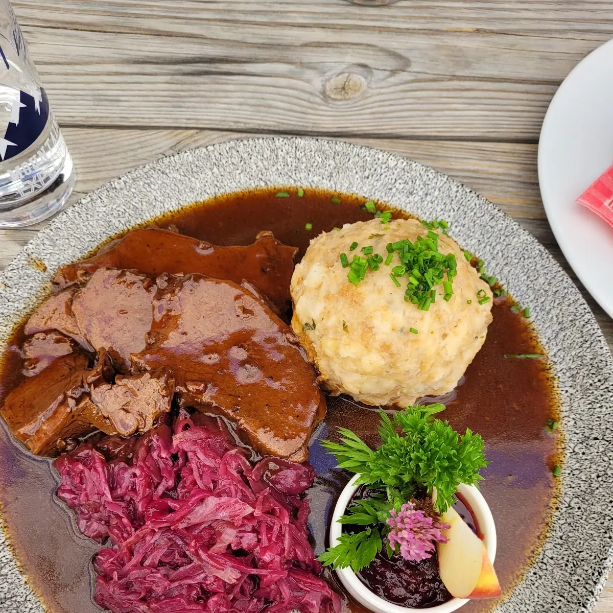 Hirschrücken Mit Serviettenknödel