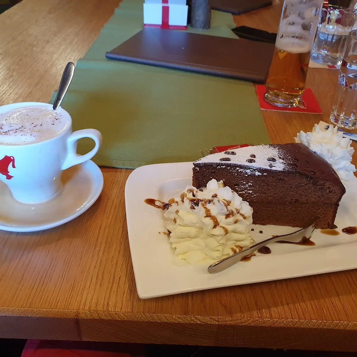 Sacher Torte Mit Cappuccino