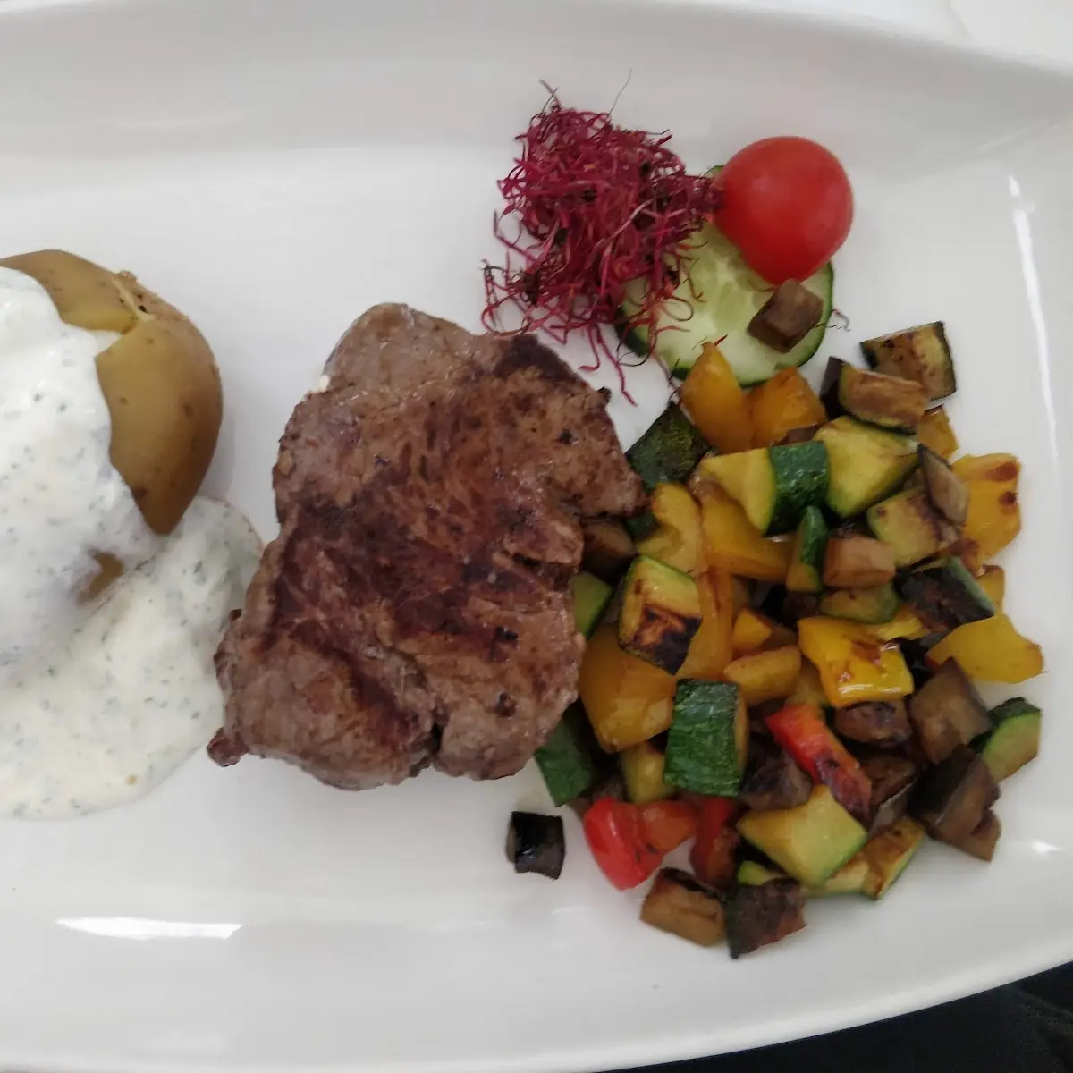 Steak Mit Ofenkartoffel Und Gemüse