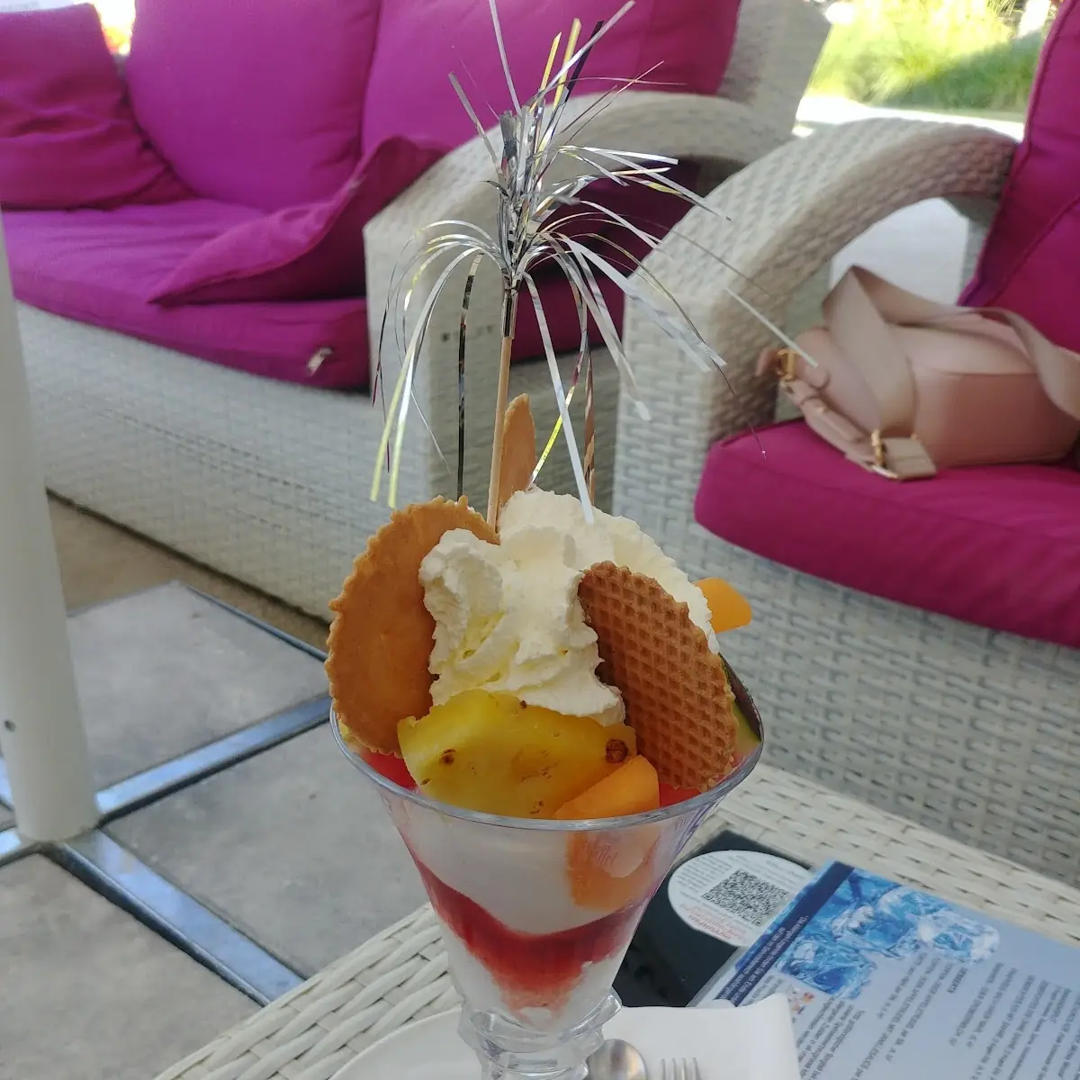Zitronen Melonen Ananas Becher