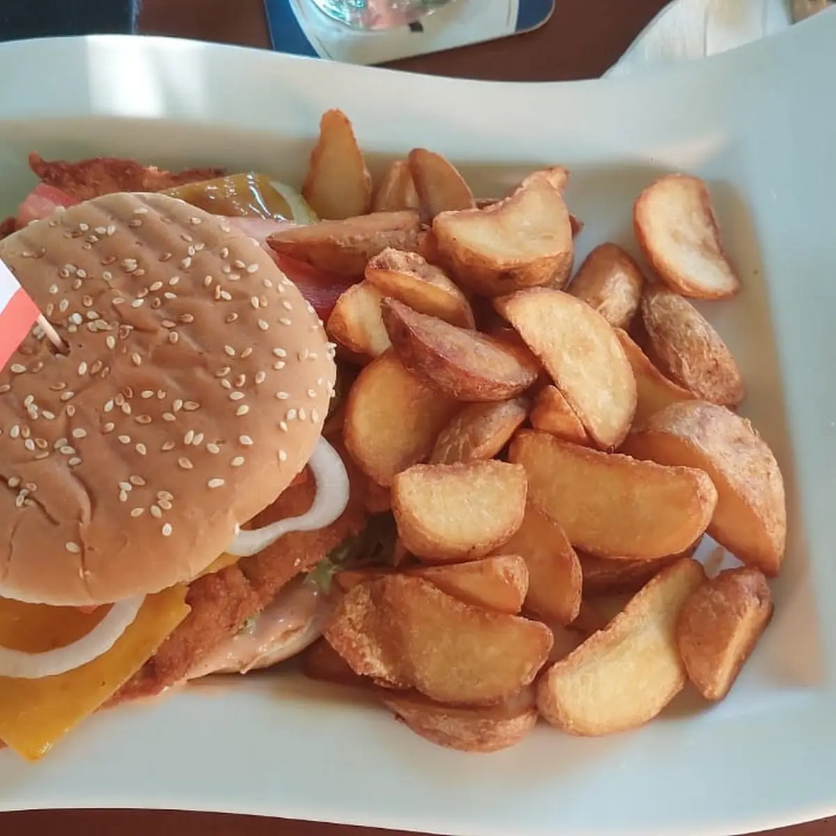 Schnitzelburger Mit Puten- Oder Schweinefleisch