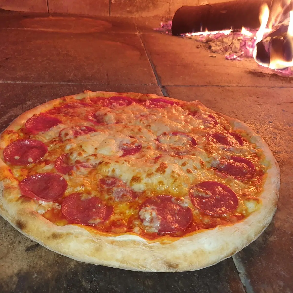 Classic Pizza Salami
