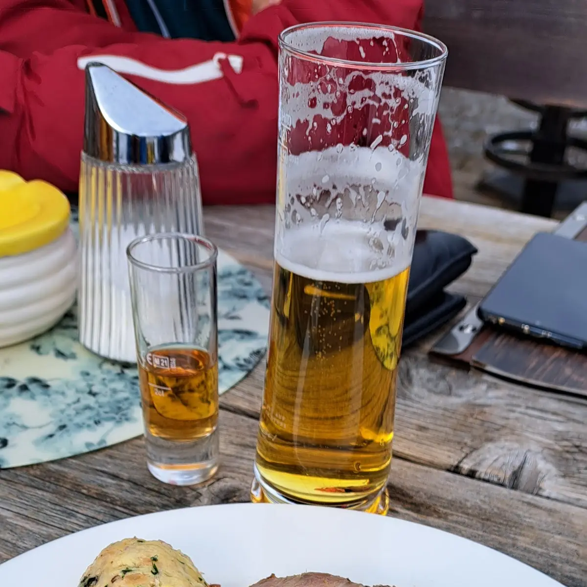 Schweinebraten Mit Speckknödel U Sauerkraut