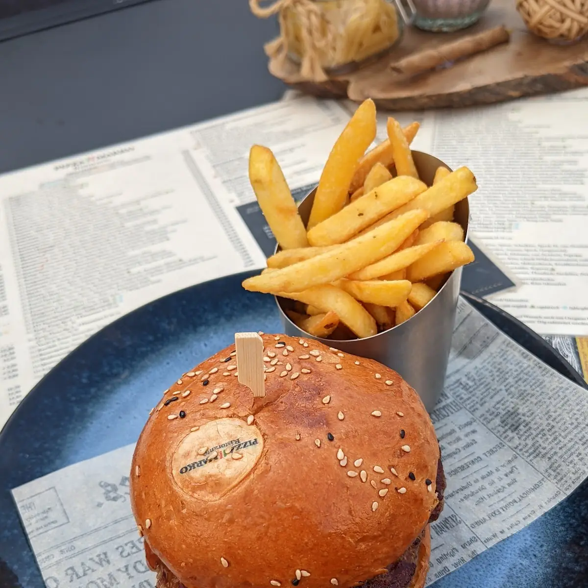 Hamburger Mit Pommes Frites