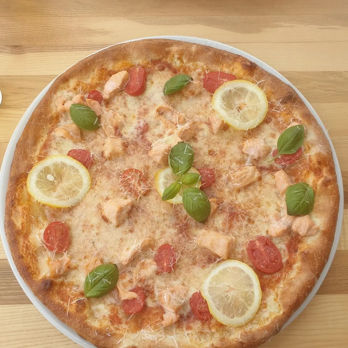 Lachs Pizza