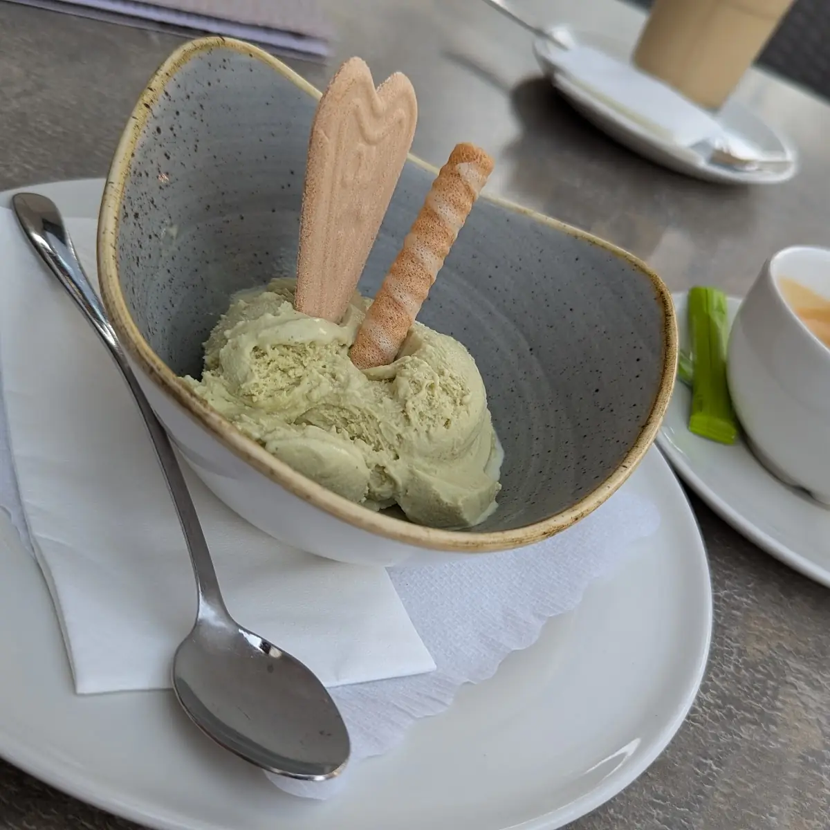 Pistazieneis Und Ein Doppelter Espresso