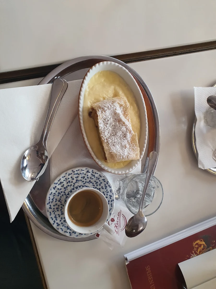 Apfelstrudel Mit Vanillesoße