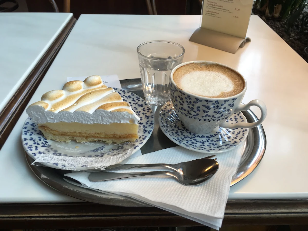 Zitronenschaumtorte