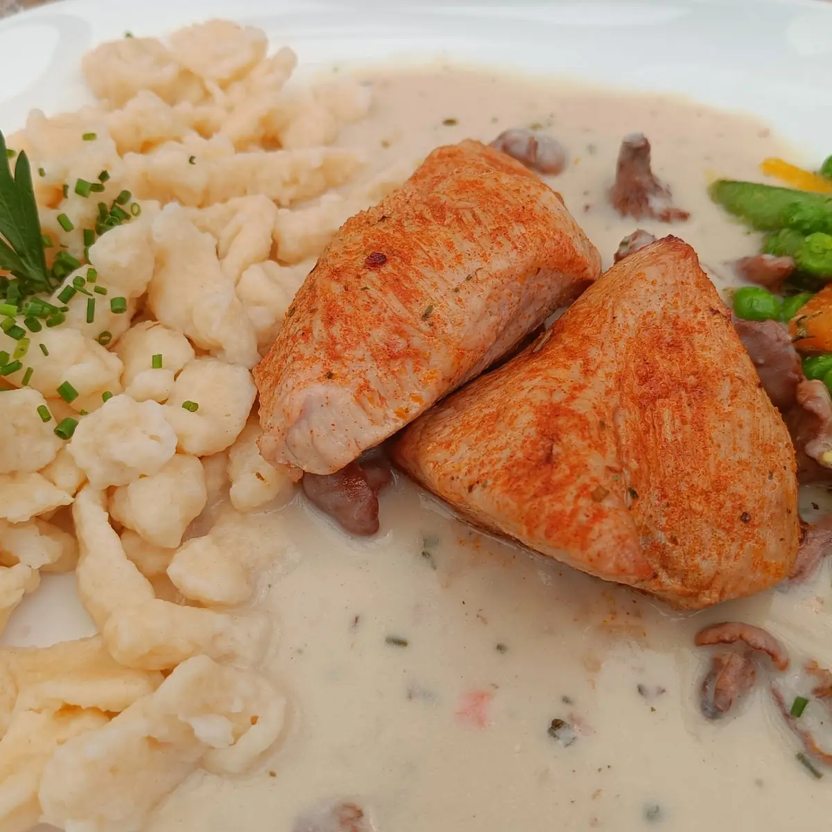 Schweinemedaillons In Eierschwammerlsauce
