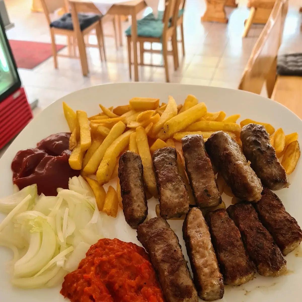 Cevapcici Mit Pommes