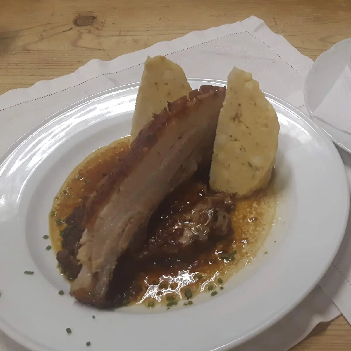 Schweinebraten Mit Knödel Und Krautsalat