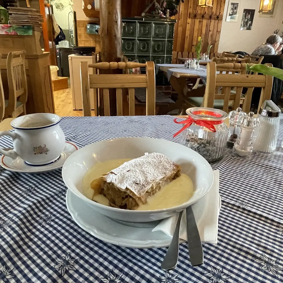 Apfelstrudel Mit Vanillesaus