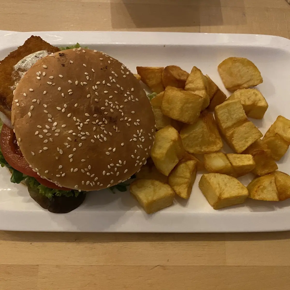 Fischburger Mit Kartoffeln