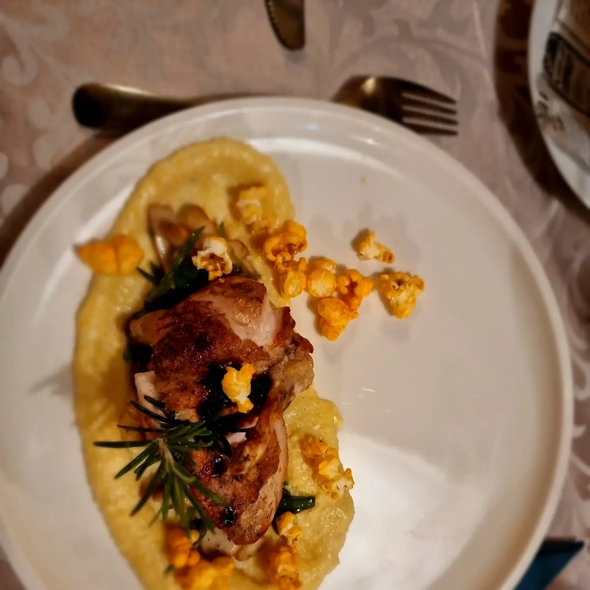 Hühnchen Auf Trüffel-creme-polenta