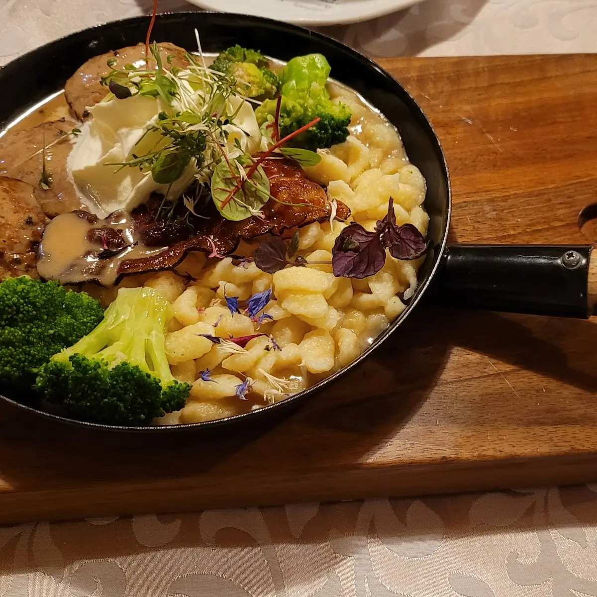 Schweinsmedaillons Mit Spätzle