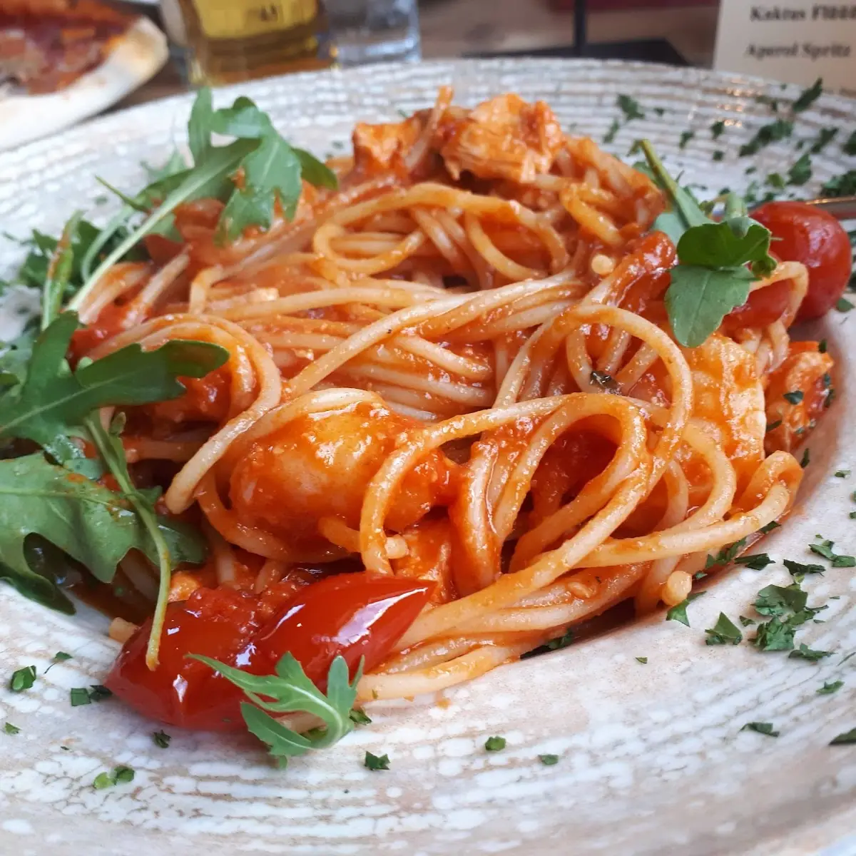 Spaghetti Valentina Lachs Rucola Shrimps Cherrytomaten