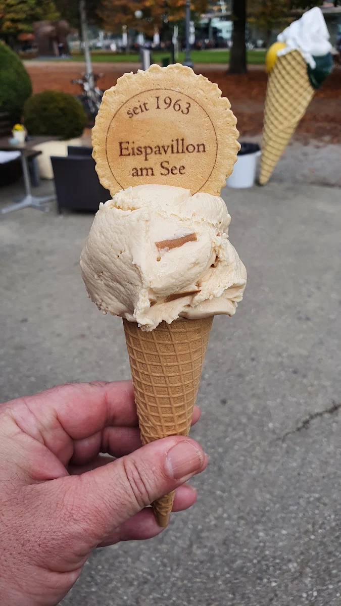 1 Kugel Haselnuss Eis