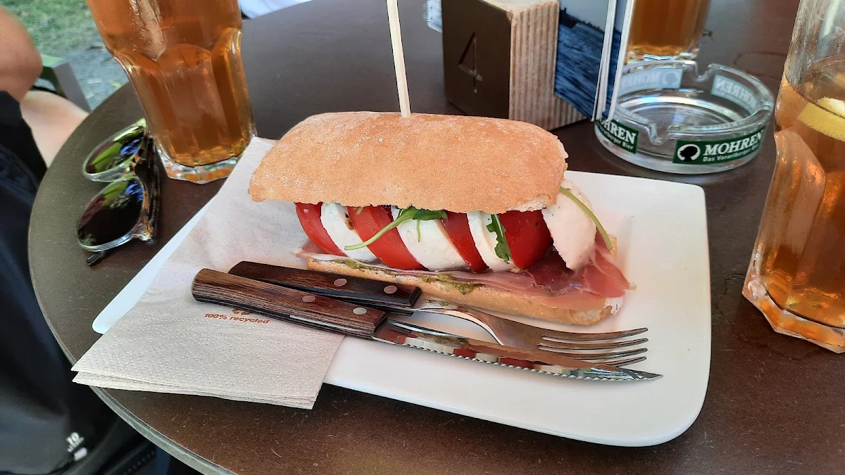 Panini Mit Tomaten Und Mozzarella
