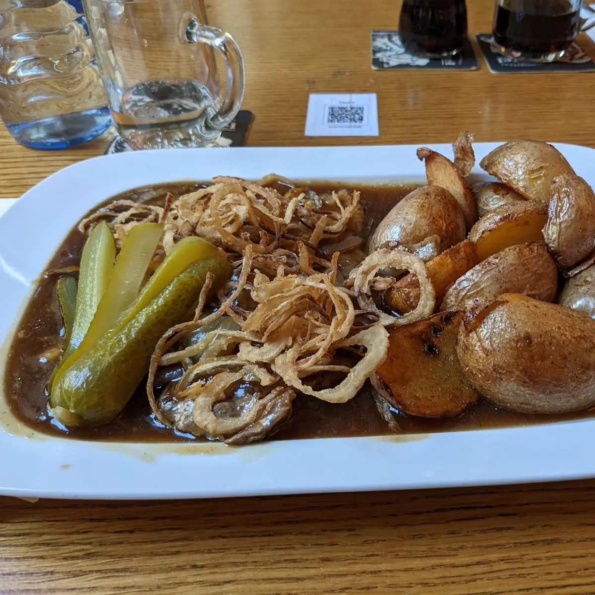 Zwiebelrostbraten Mit Braterdäpfeln Und Rostzwiebeln