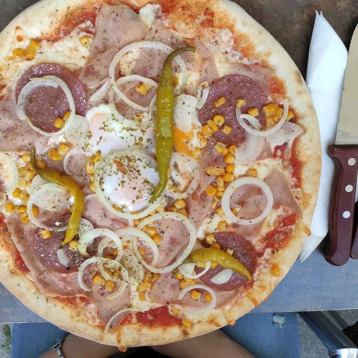 Pizza Diavolo Mit Ei