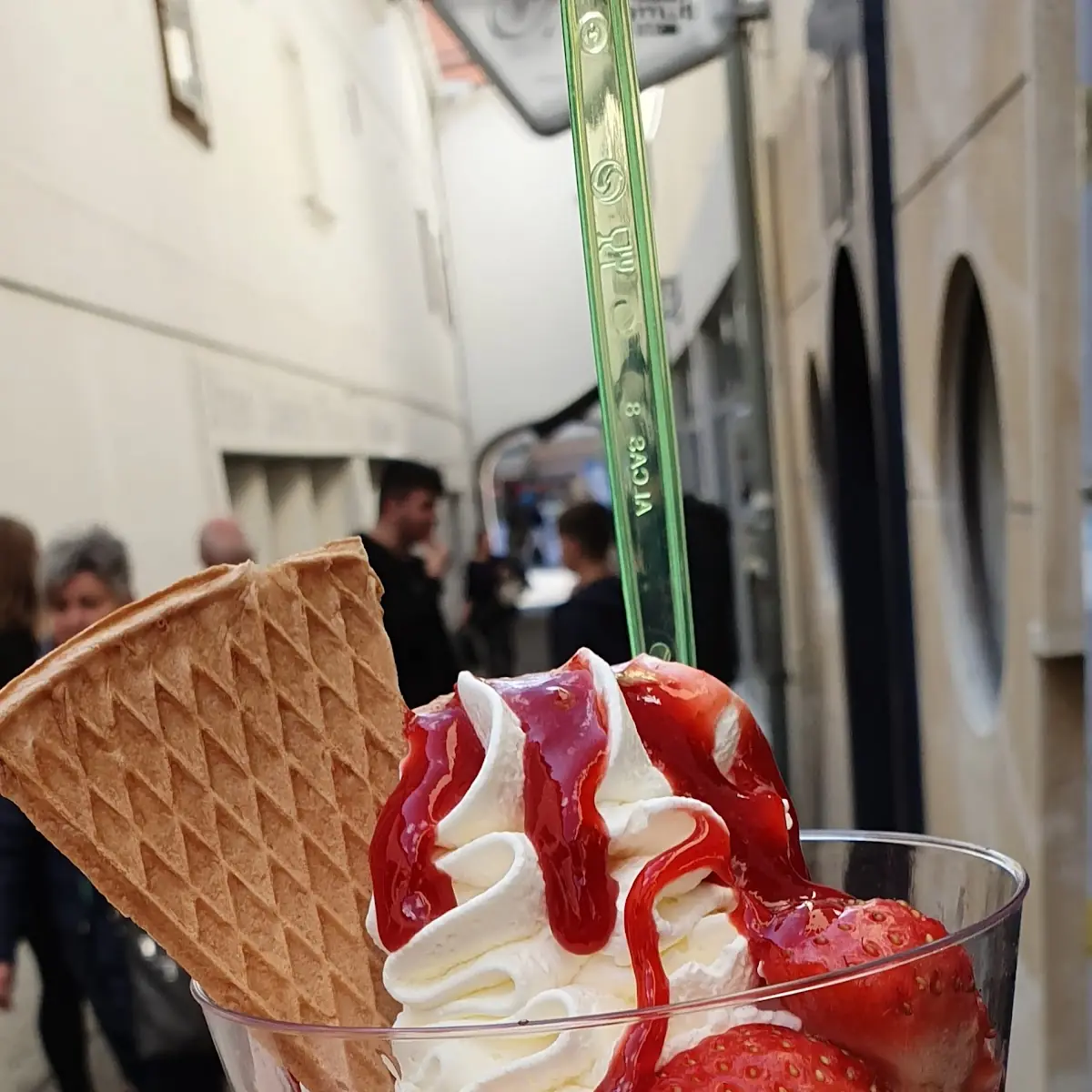 Erdbeerbecher