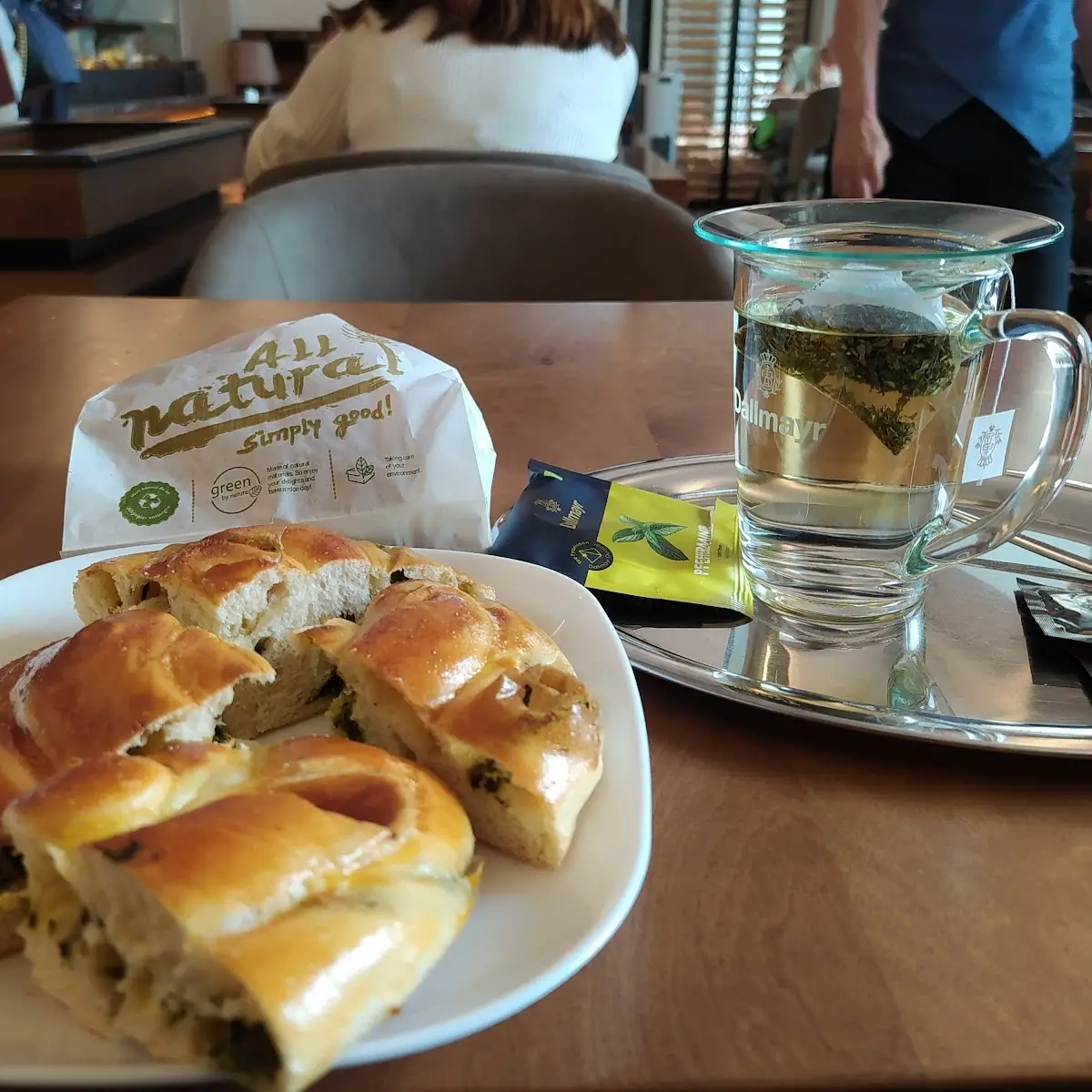 Oliven Brot Und Minze Tee