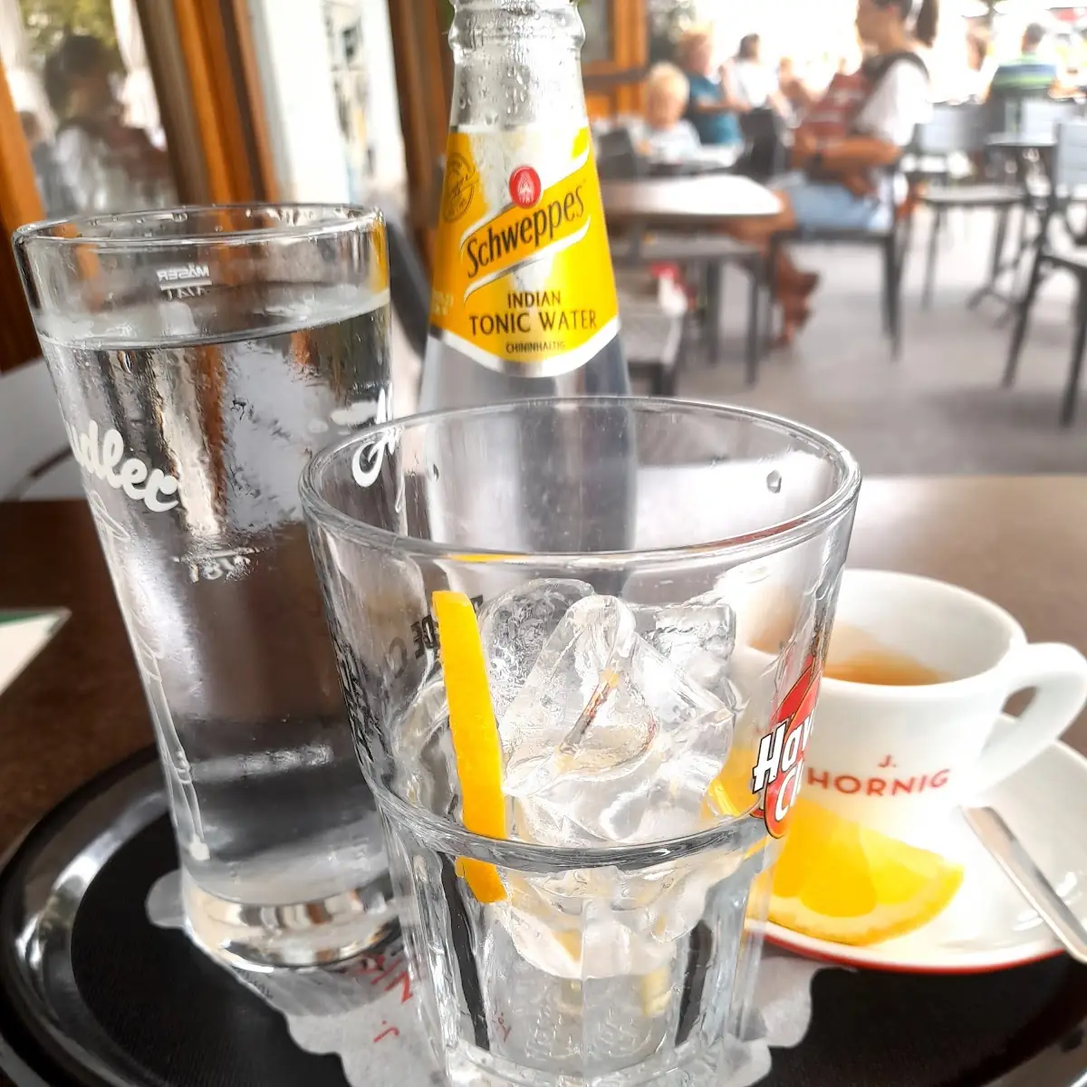 Hornig Kl Espresso Mit Zitrone & Schweppes Tonic Mit Eis & Zitrone