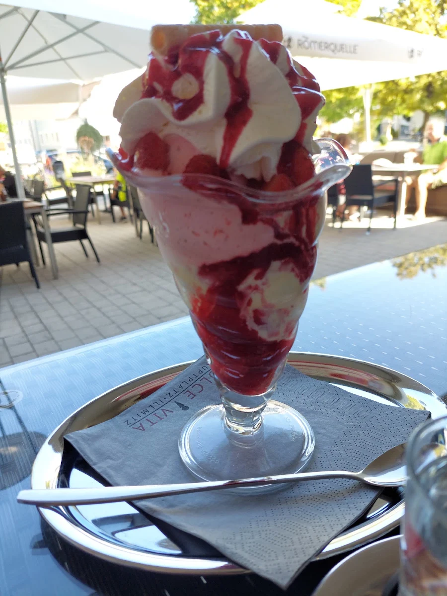 Erdbeerbecher